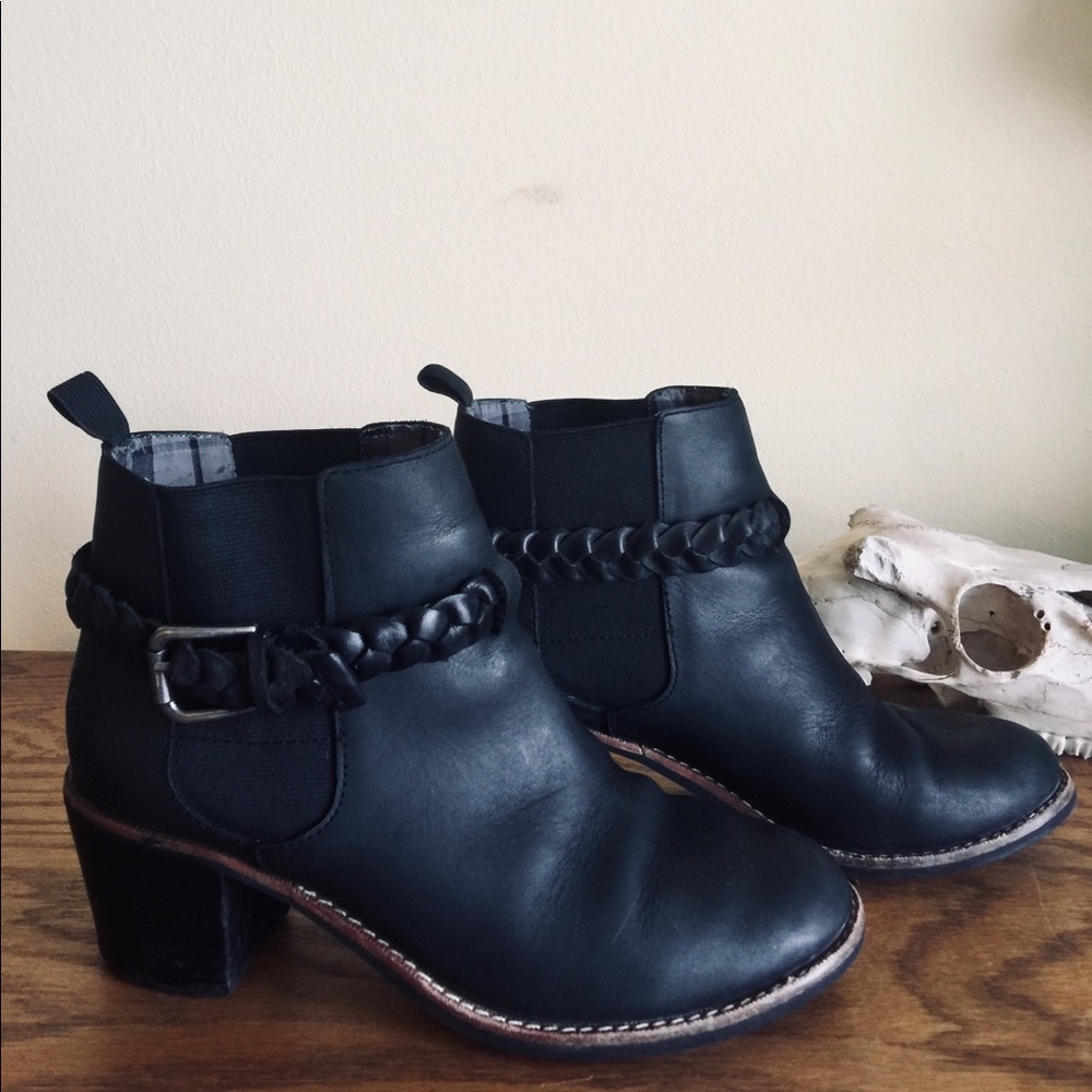 Sperry leather booties black 6.5